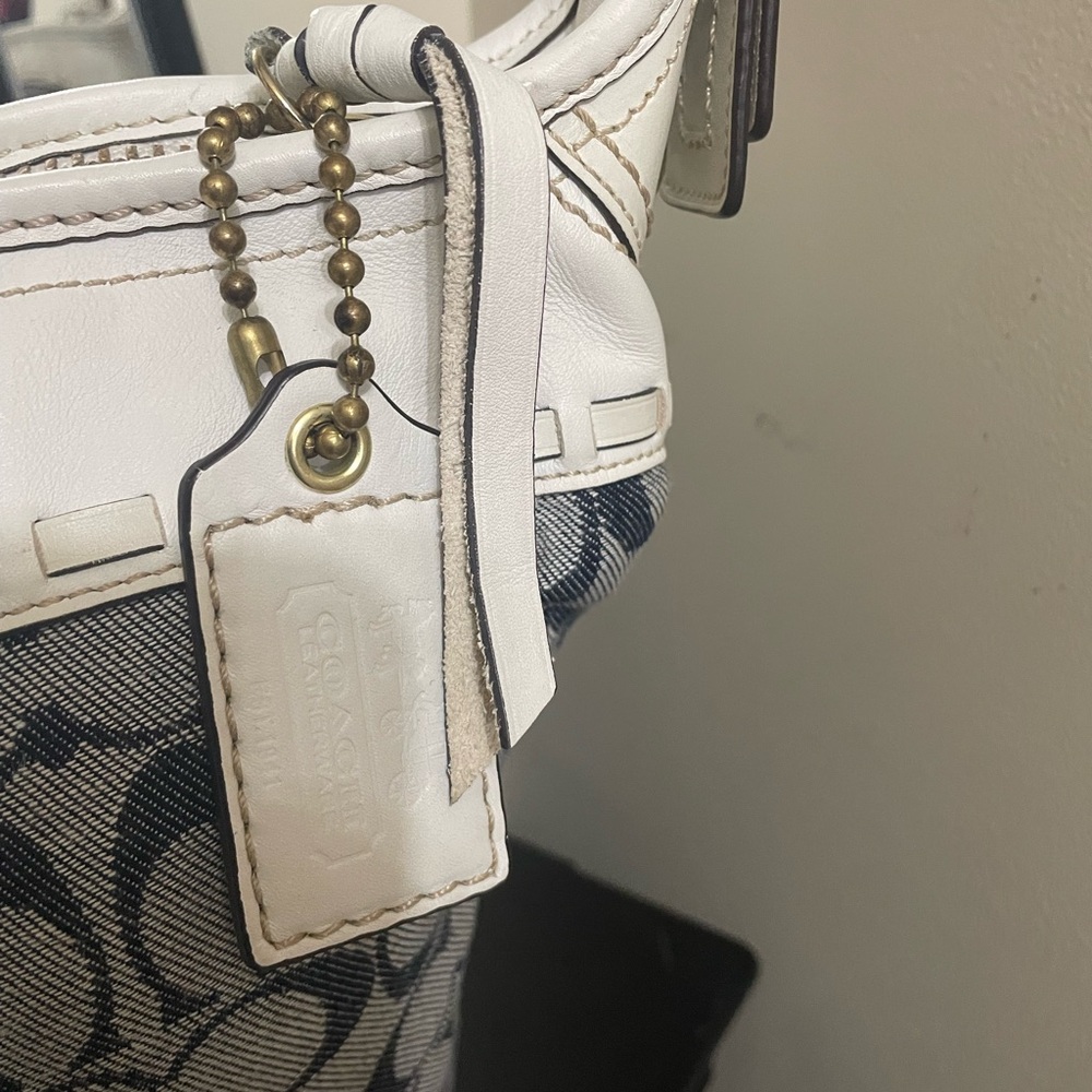 Coach Navy and Cream Signature Shoulder Bag - Picture 3 of 11